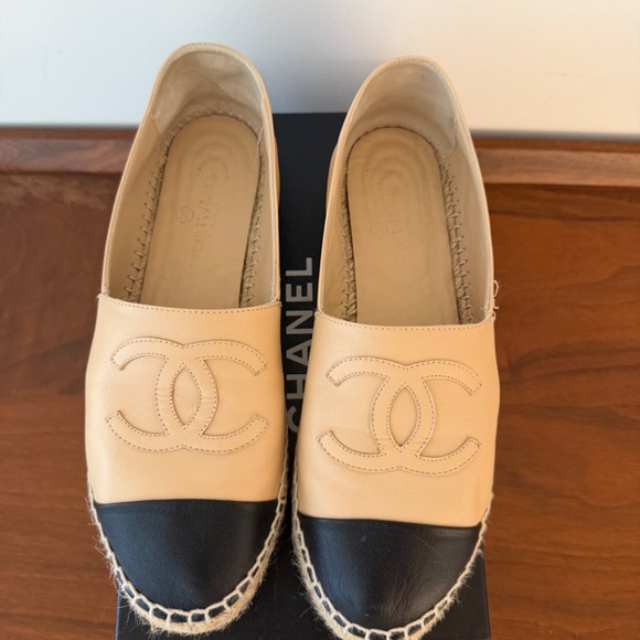 CHANEL Lambskin CC Espadrilles W 40 Beige Black - Picture 2 of 5